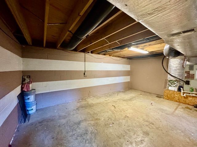 521 Clearcreek Road, Irvine, KY 40336