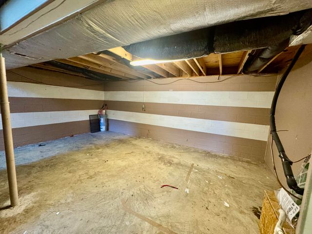 521 Clearcreek Road, Irvine, KY 40336