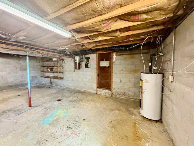 521 Clearcreek Road, Irvine, KY 40336