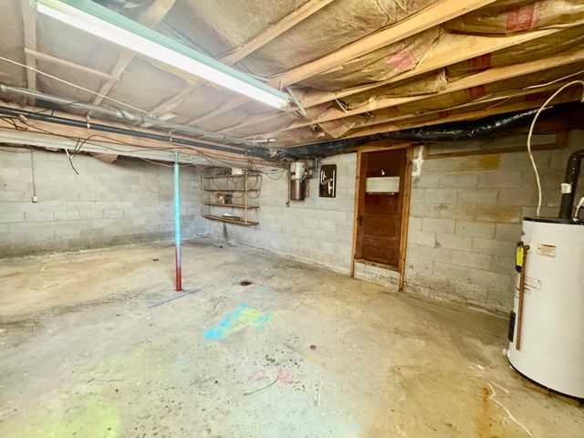 521 Clearcreek Road, Irvine, KY 40336