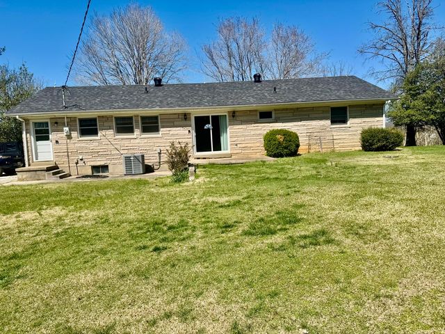 521 Clearcreek Road, Irvine, KY 40336