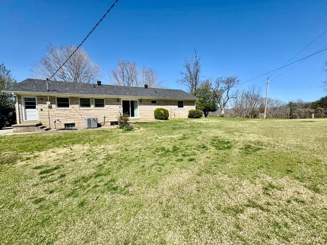 521 Clearcreek Road, Irvine, KY 40336