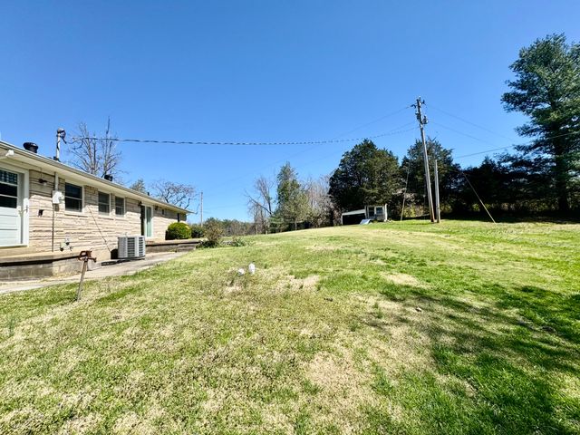 521 Clearcreek Road, Irvine, KY 40336