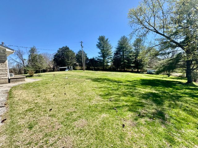 521 Clearcreek Road, Irvine, KY 40336