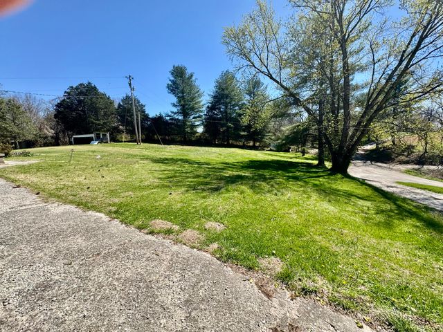 521 Clearcreek Road, Irvine, KY 40336
