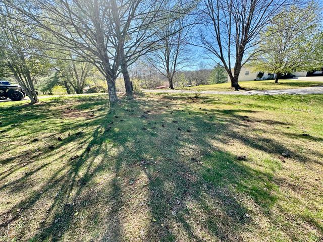 521 Clearcreek Road, Irvine, KY 40336