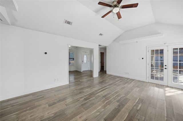 6200 Avanti Drive, Arlington, TX 76001