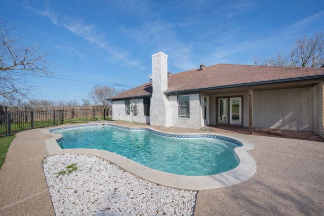 6200 Avanti Drive, Arlington, TX 76001