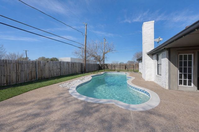 6200 Avanti Drive, Arlington, TX 76001