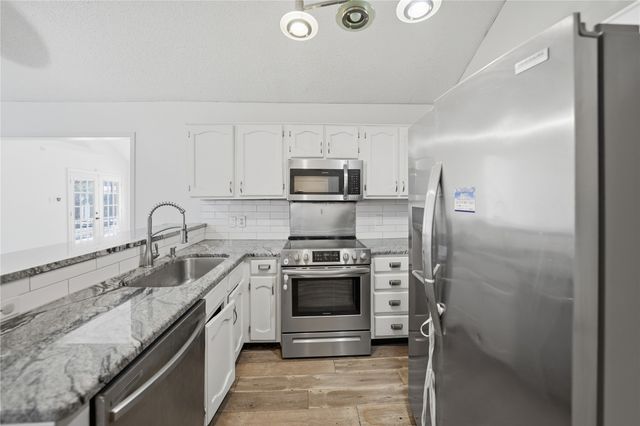 6200 Avanti Drive, Arlington, TX 76001