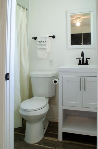 308 E Broadmore Avenue, Wills Point, TX 75169