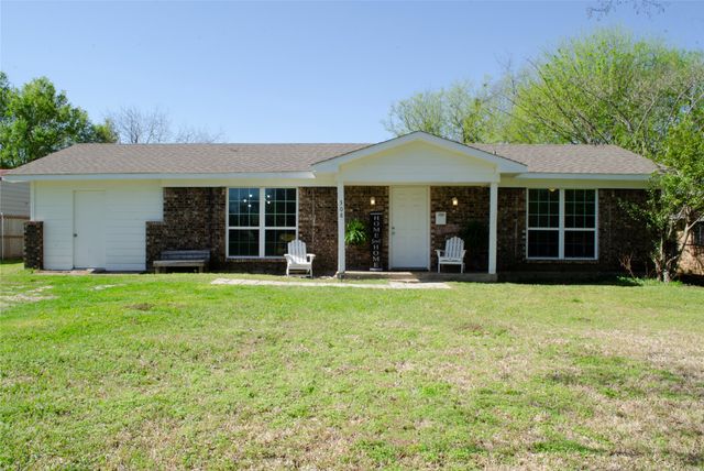 308 E Broadmore Avenue, Wills Point, TX 75169