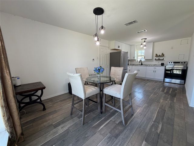 308 E Broadmore Avenue, Wills Point, TX 75169