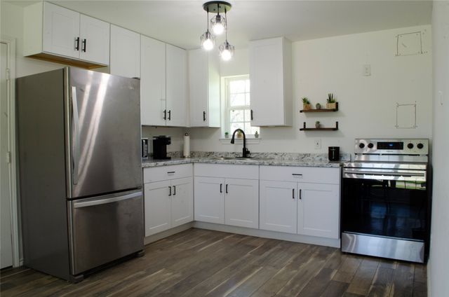 308 E Broadmore Avenue, Wills Point, TX 75169