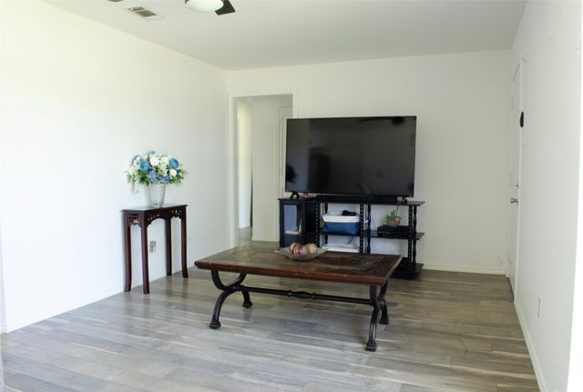 308 E Broadmore Avenue, Wills Point, TX 75169