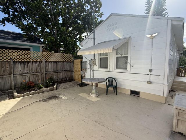 427 N J Street, Lake Worth Beach, FL 33460