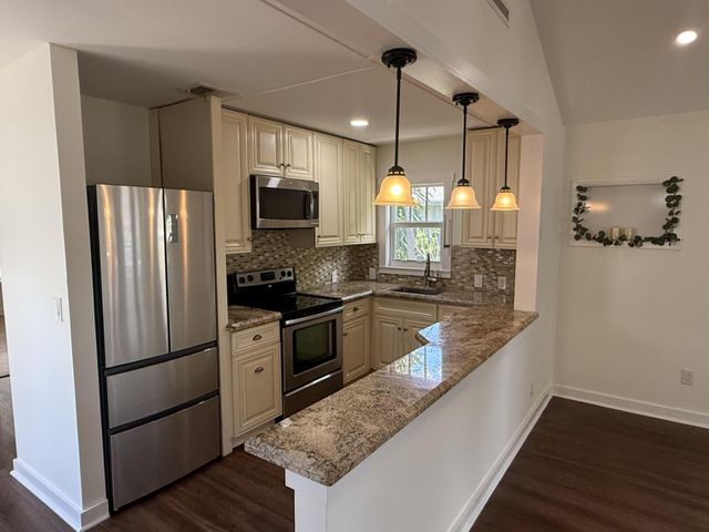 427 N J Street, Lake Worth Beach, FL 33460