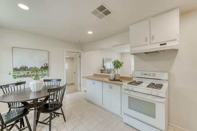 125 N Pollasky Avenue, Clovis, CA 93612