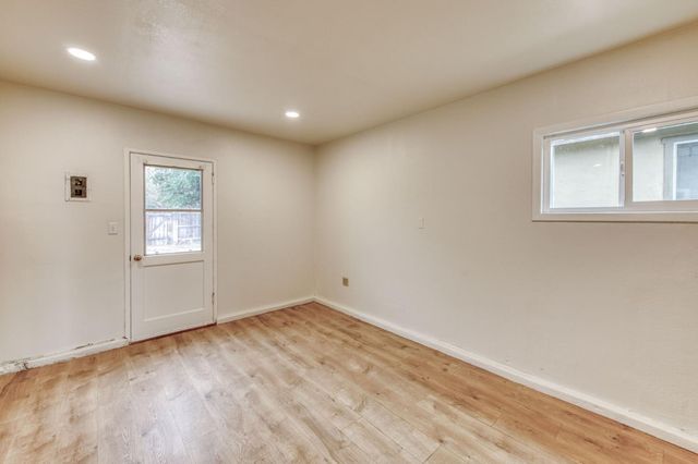 125 N Pollasky Avenue, Clovis, CA 93612