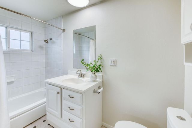 125 N Pollasky Avenue, Clovis, CA 93612