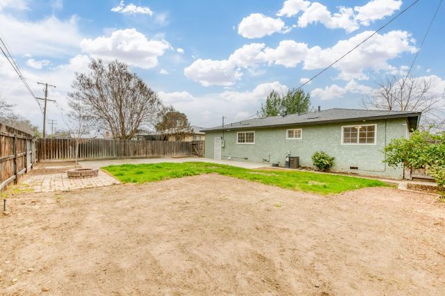 125 N Pollasky Avenue, Clovis, CA 93612