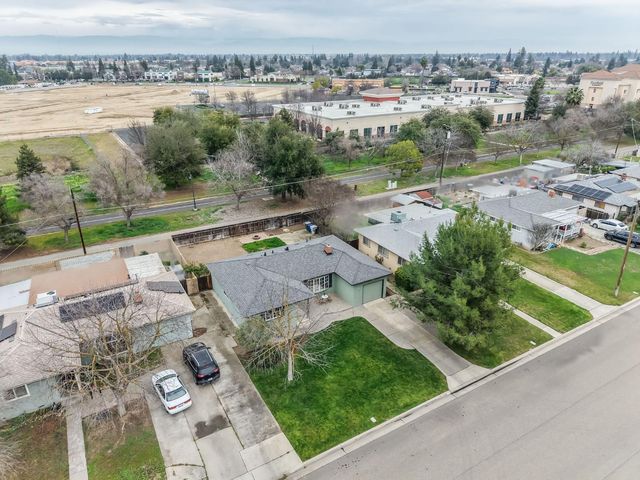 125 N Pollasky Avenue, Clovis, CA 93612