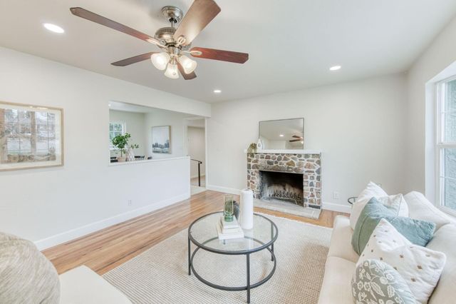 125 N Pollasky Avenue, Clovis, CA 93612