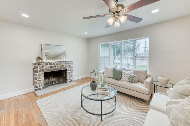 125 N Pollasky Avenue, Clovis, CA 93612