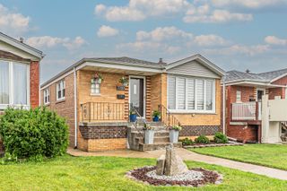 7737 Meade Avenue, Burbank, IL 60459