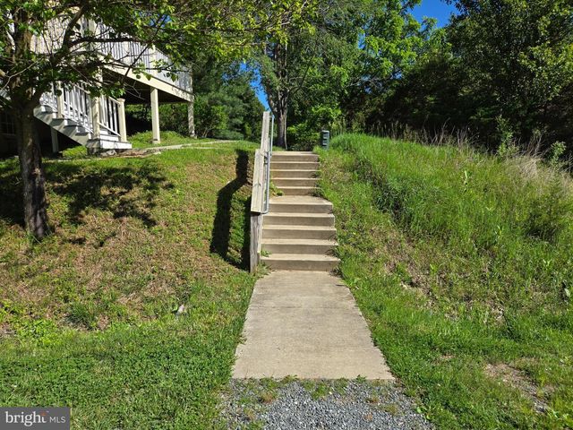 40989 REDWING SONG LN, Lovettsville, VA 20180