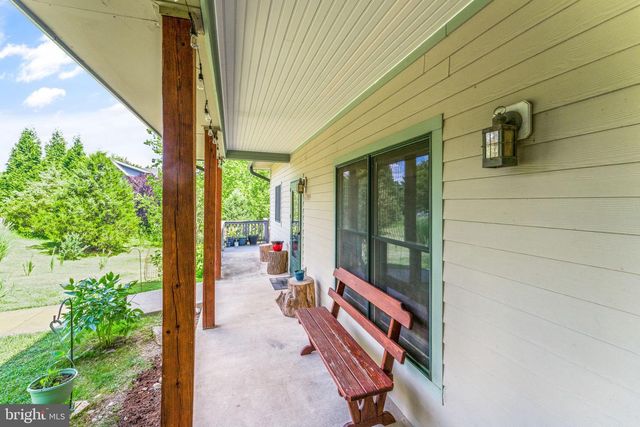 40989 REDWING SONG LN, Lovettsville, VA 20180