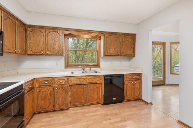 10135 47th Avenue N, Plymouth, MN 55442