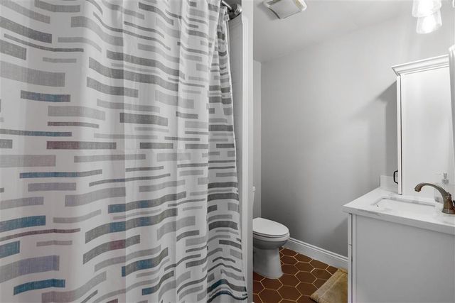 1004 Helen St Street, Iowa, LA 70647