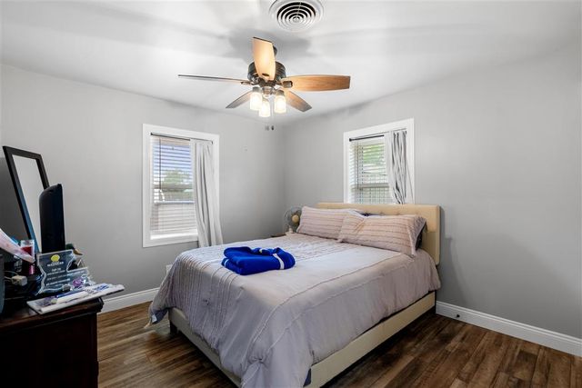 1004 Helen St Street, Iowa, LA 70647