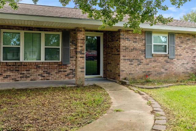 1004 Helen St Street, Iowa, LA 70647