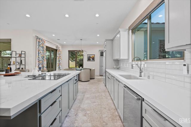 16120 Match Pointe Court, Bakersfield, CA 93306