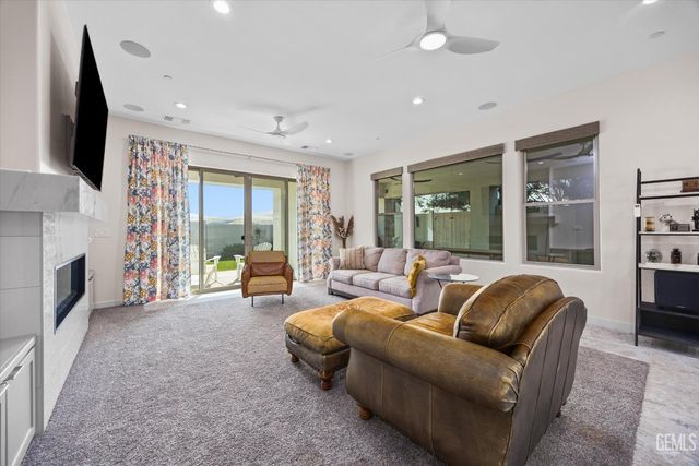 16120 Match Pointe Court, Bakersfield, CA 93306