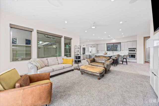 16120 Match Pointe Court, Bakersfield, CA 93306