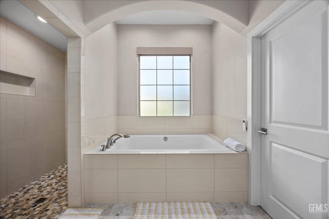 16120 Match Pointe Court, Bakersfield, CA 93306