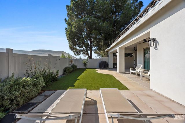 16120 Match Pointe Court, Bakersfield, CA 93306