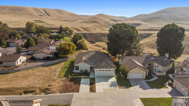 16120 Match Pointe Court, Bakersfield, CA 93306