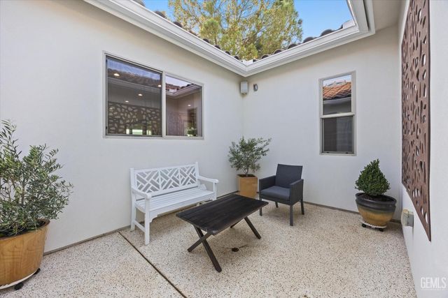 16120 Match Pointe Court, Bakersfield, CA 93306