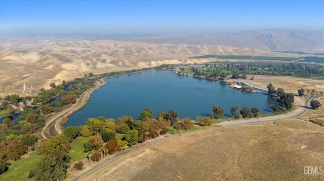 16120 Match Pointe Court, Bakersfield, CA 93306