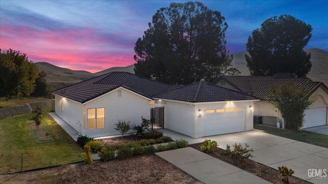 16120 Match Pointe Court, Bakersfield, CA 93306