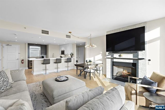 8100 River Road 816, North Bergen, NJ 07047