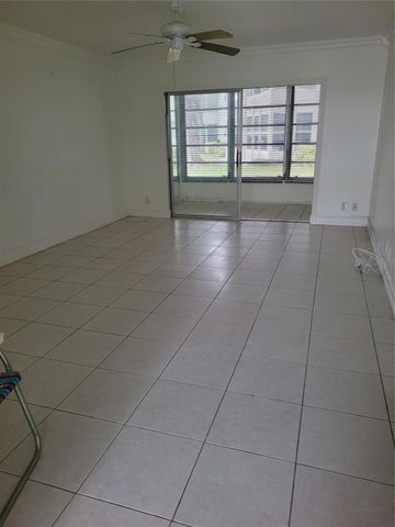 4805 NW 35th Street 416, Lauderdale Lakes, FL 33319