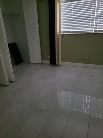 4805 NW 35th Street 416, Lauderdale Lakes, FL 33319