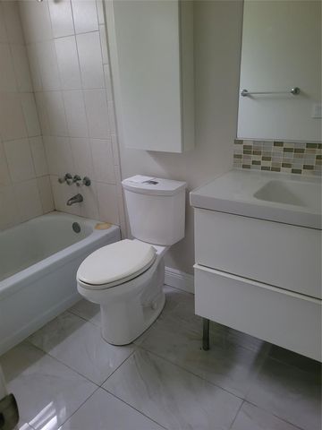 4805 NW 35th Street 416, Lauderdale Lakes, FL 33319