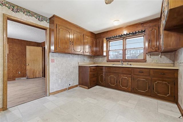 4323 Yecker Avenue, Kansas City, KS 66104