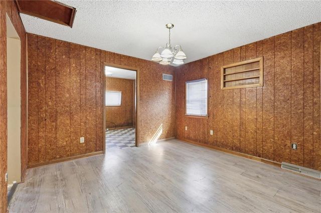 4323 Yecker Avenue, Kansas City, KS 66104